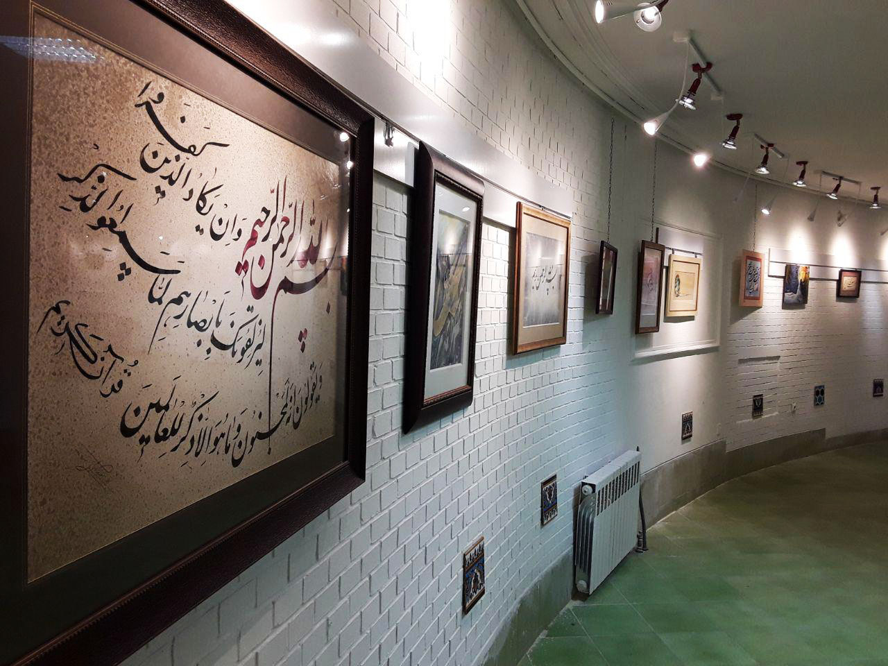 نمایشگاه خوشنویسی و نقاشی شاهد و ایثارگر در شیراز افتتاح شد