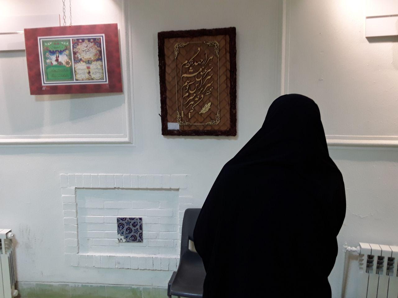 نمایشگاه خوشنویسی و نقاشی شاهد و ایثارگر در شیراز افتتاح شد