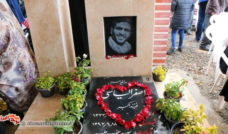 مراسم عقد خواهر شهید مدافع حرم «اصغر الياسى» در جوار قبر مطهر برادر شهیدش+عکس