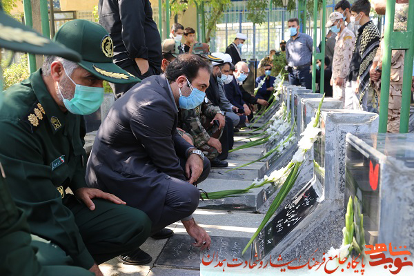 گزارش تصویری| غبارروبی گلزار شهدای به مناسبت عملیات شهیدان رجایی و باهنر