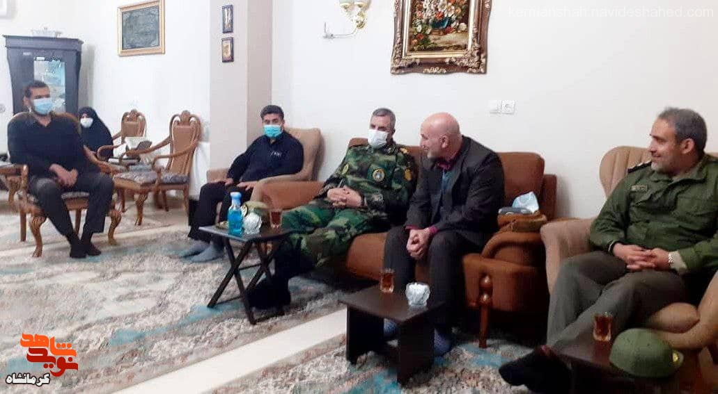 فرمانده منطقه ای غرب نزاجا با خانواده جانباز « سرتیپ دوم عبدالحمید امیری» دیدار کرد