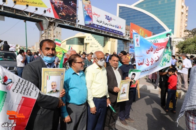 حضور پرشور ایثارگران و کارکنان بنیاد شهید و امور ایثارگران استان هرمزگان در راهپیمایی 22 بهمن