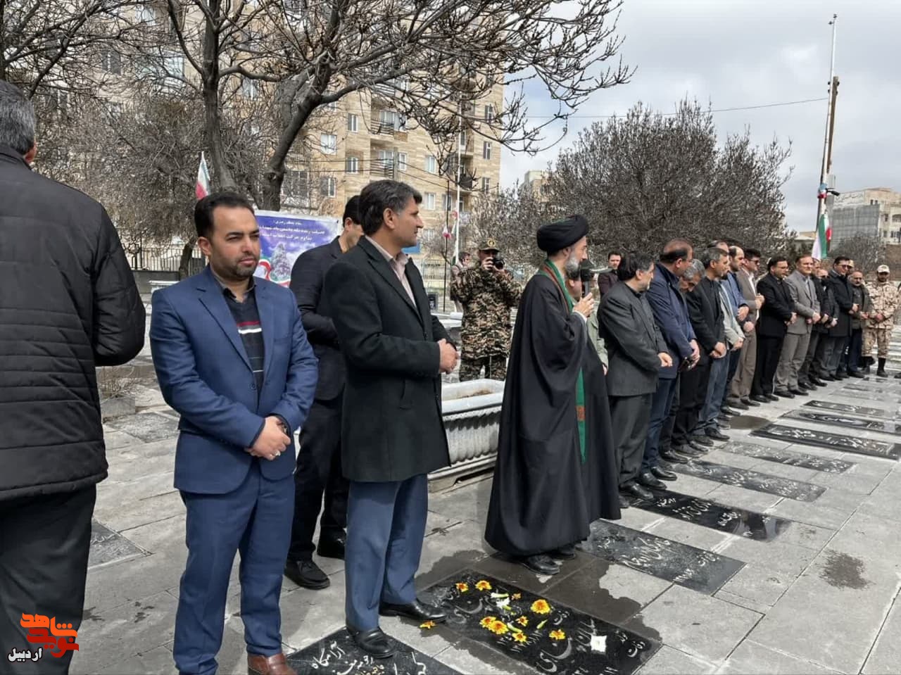 مراسم غبار روبی و عطر افشانی گلزار شهدای شهرستان اردبیل