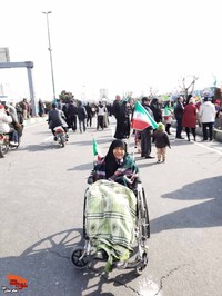  راهپیمایی یوم‌الله بیست و دوم بهمن‌ماه ۱۴۰۱- حضور مادر شهید «علی عنایتی»- شهرستان چهاردانگه