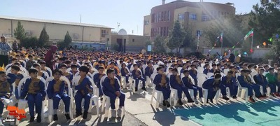 نواختن زنگ ایثار و مقاومت - یکم مهرماه ۱۴۰۲ مدرسه شاهد شهید زارعی شهرستان دامغان