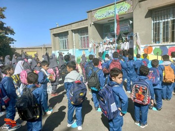 نواختن زنگ ایثار و مقاومت- یکم مهرماه ۱۴۰۲ مدارس شهر دیباج شهرستان دامغان