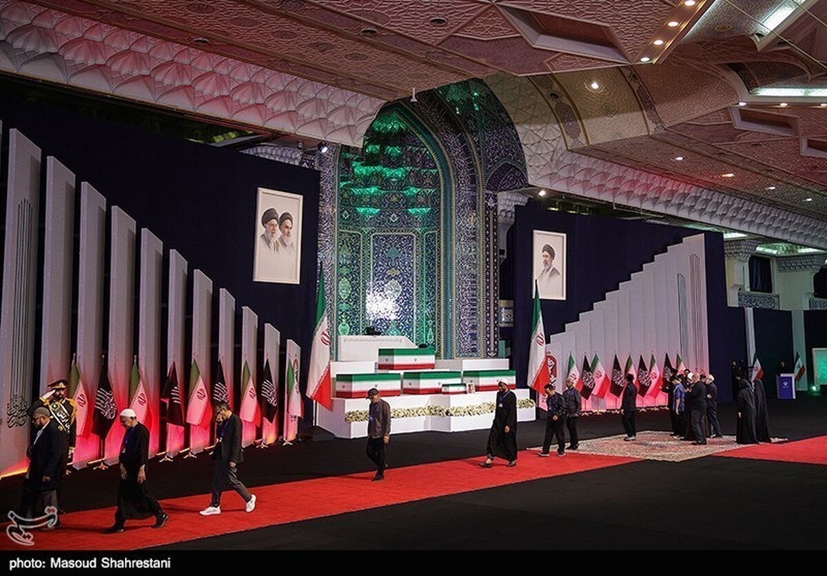 Foreign Dignitaries Arrive in Tehran to Pay Tribute to Martyred Leader