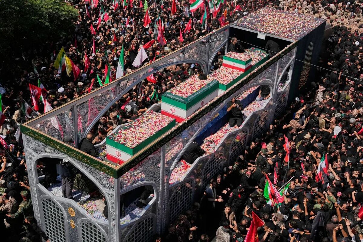 Iran dispatches relief teams to Iraq for martyred Leader’s funeral procession