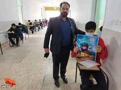 گزارش تصویری/ توزیع مجلات شاهد در سطح مدارس شاهد خرم آباد