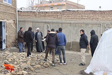 بازدید میدانی مدیرکل بنیاد آذربایجان غربی از خانواده‌های شهدای مناطق زلزله‌زده خوی