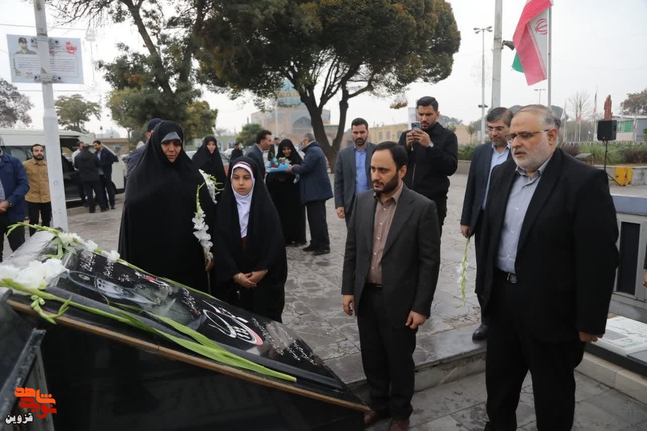 سخنگوی دولت به مقام 3 هزار شهید قزوین ادای احترام کرد