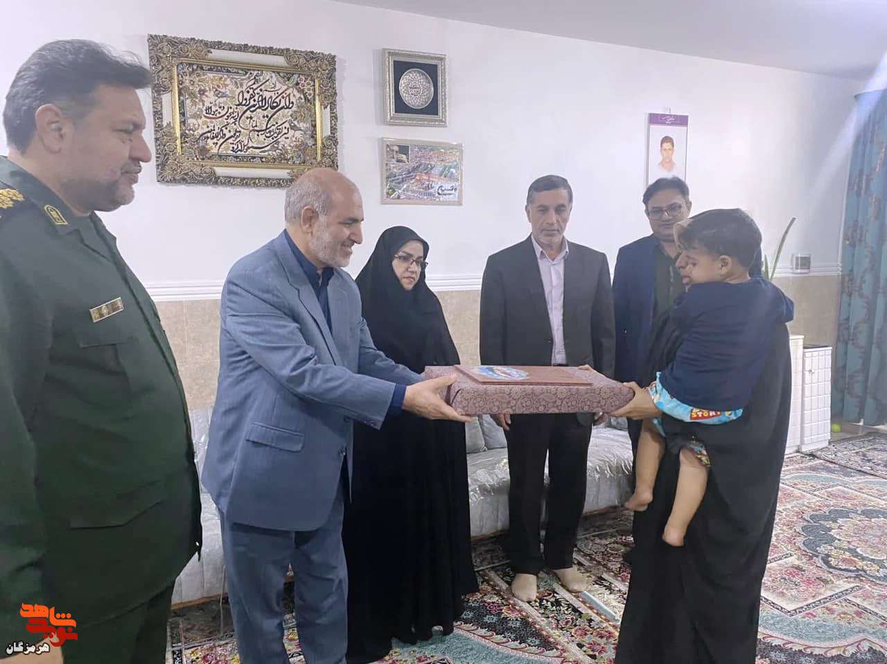 دیدار با خانواده شهید مدافع امنیت «مجتبی امیری‌دوماری» در شهرستان قشم