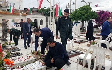 گزارش تصویری/ عطرافشانی و گلباران گلزار شهدا به مناسبت سوم خرداد در شهرستان ساری برگزار شد