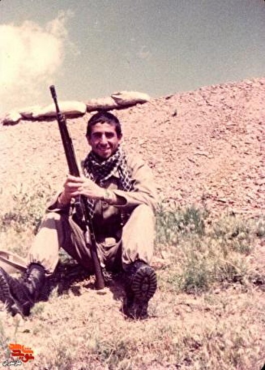 منافقین کوردل را باید از ریشه بکنید