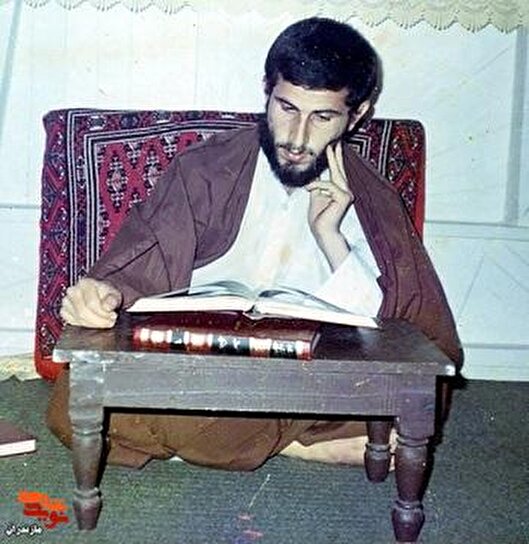 مسلمان باید تابع ولایت باشد