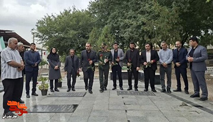 تصاویر/عطر افشانی گلزار شهدا بمناسبت هفته قوه قضاییه در شهرستان میاندرود
