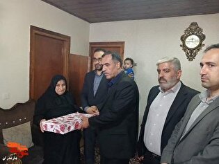 دیدار مسئولان شهرستان کلاردشت با مادر شهید رضا...