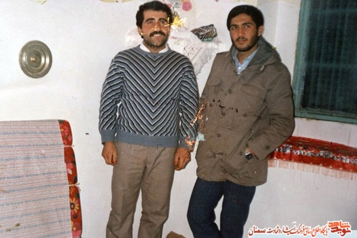 نفر سمت راست شهید محمدعلی خان‌بیکی