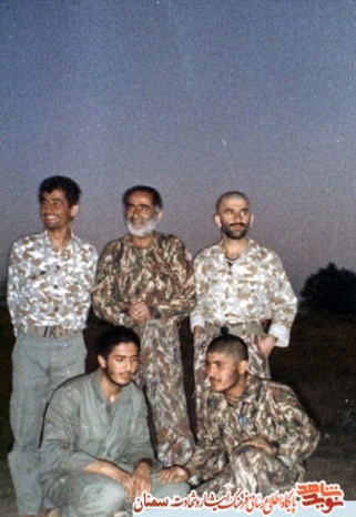 نفر اول نشسته از چپ شهید محمدعلی خان‌بیکی